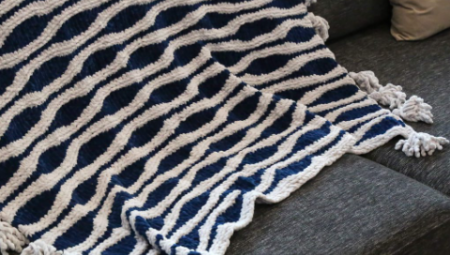 EASY DIY TWO-COLOR VELVET BLANKET FREE PATTERN