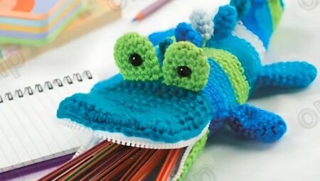 AMIGURUMI FREE KNITTED CROCODILE PENCIL CASE PATTERN