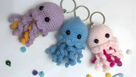 JELLYFISH AMIGURUMI KEYCHAIN FREE PATTERN